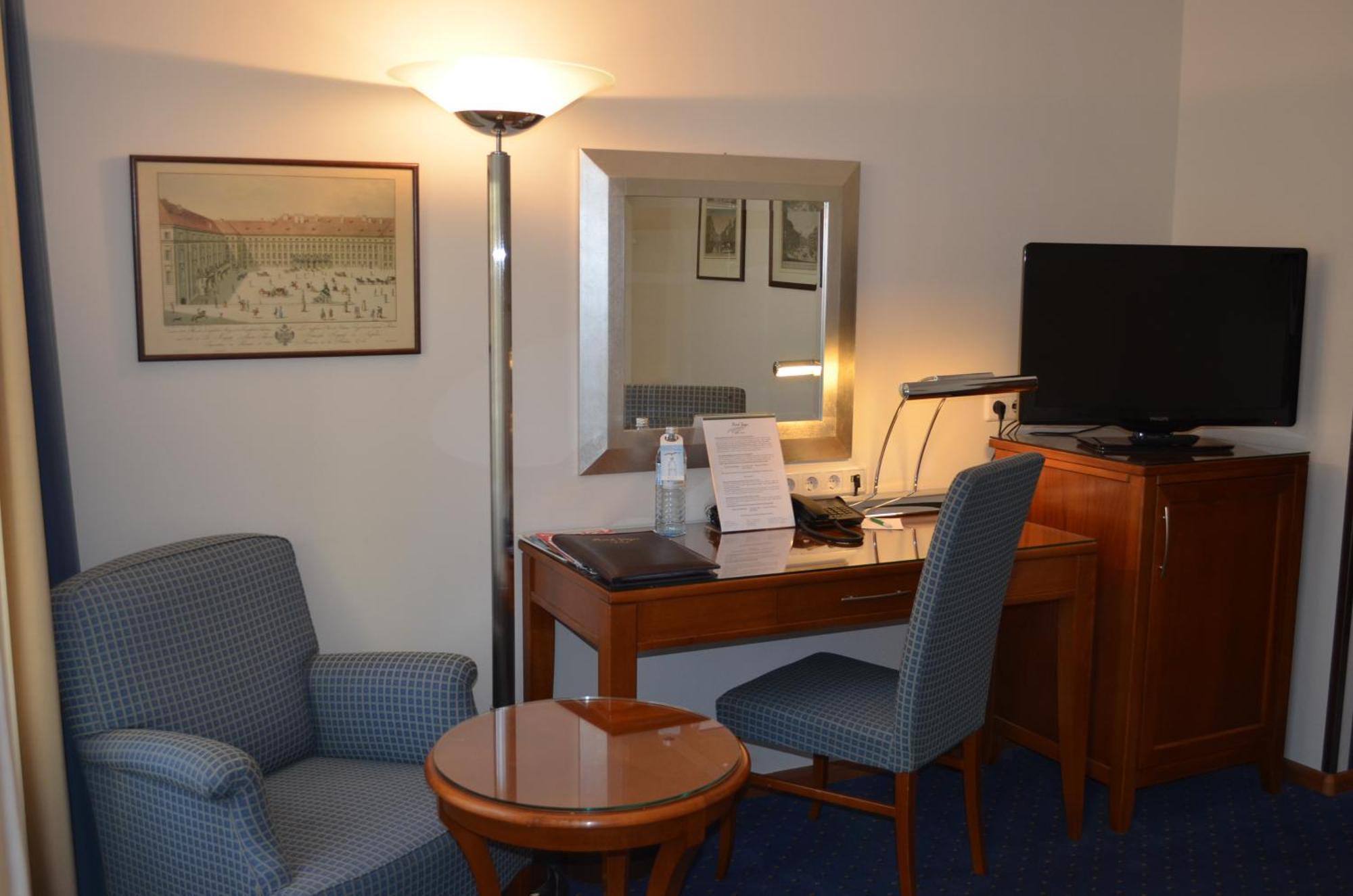 Jaeger - Family Tradition Since 1911 Hotel Viena